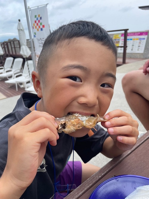 自分で釣ったベラを食べる